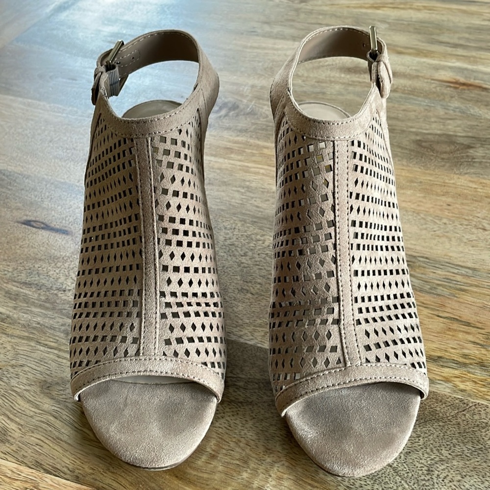 Women’s Suede Sandals